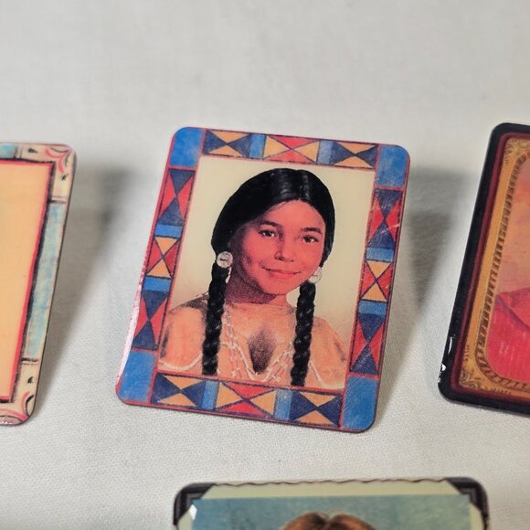 Vintage American Girl Doll Character Pin Set Lot of 8 Historical Portrait Pins - Picture 8 of 15